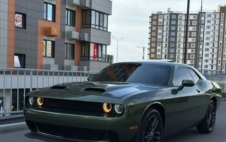 Dodge Challenger III рестайлинг 2, 2018 год, 2 599 000 рублей, 1 фотография