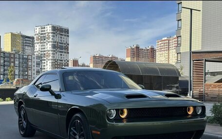 Dodge Challenger III рестайлинг 2, 2018 год, 2 599 000 рублей, 2 фотография