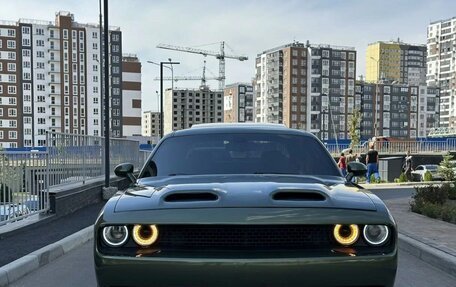 Dodge Challenger III рестайлинг 2, 2018 год, 2 599 000 рублей, 3 фотография
