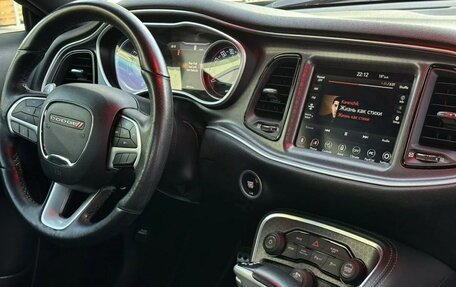 Dodge Challenger III рестайлинг 2, 2018 год, 2 599 000 рублей, 7 фотография