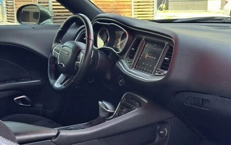 Dodge Challenger III рестайлинг 2, 2018 год, 2 599 000 рублей, 8 фотография