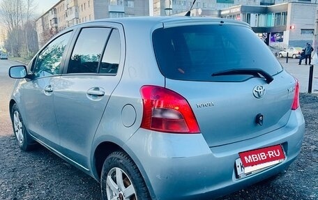 Toyota Yaris III рестайлинг, 2007 год, 595 000 рублей, 2 фотография