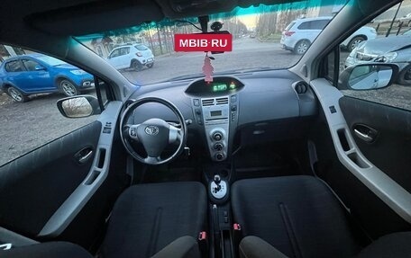 Toyota Yaris III рестайлинг, 2007 год, 595 000 рублей, 3 фотография