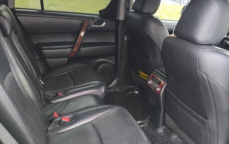 Toyota Highlander III, 2011 год, 1 900 000 рублей, 1 фотография