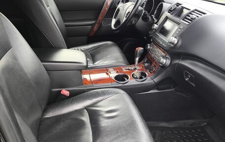 Toyota Highlander III, 2011 год, 1 900 000 рублей, 2 фотография