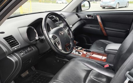 Toyota Highlander III, 2011 год, 1 900 000 рублей, 4 фотография