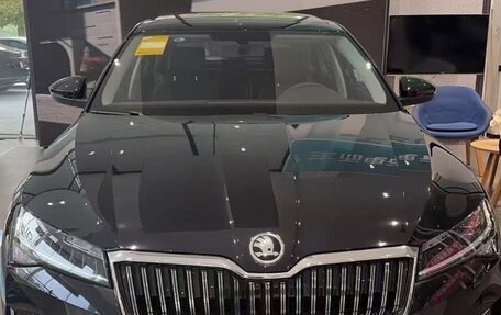 Skoda Superb III рестайлинг, 2025 год, 2 600 000 рублей, 2 фотография