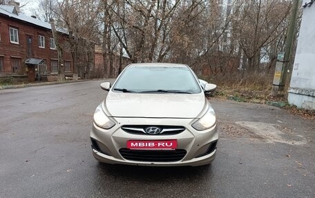 Hyundai Solaris II рестайлинг, 2011 год, 560 000 рублей, 1 фотография