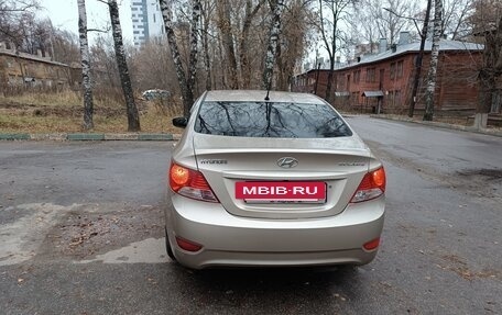 Hyundai Solaris II рестайлинг, 2011 год, 560 000 рублей, 4 фотография