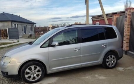 Volkswagen Touran III, 2005 год, 570 000 рублей, 2 фотография