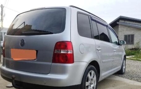 Volkswagen Touran III, 2005 год, 570 000 рублей, 3 фотография