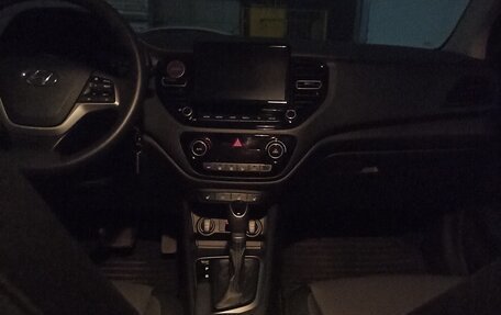 Hyundai Solaris II рестайлинг, 2021 год, 1 580 000 рублей, 9 фотография