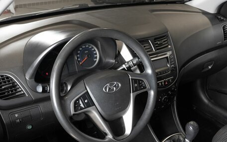 Hyundai Solaris II рестайлинг, 2016 год, 821 000 рублей, 3 фотография