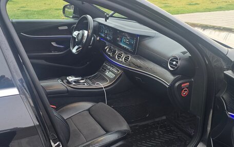 Mercedes-Benz E-Класс, 2018 год, 2 900 000 рублей, 3 фотография