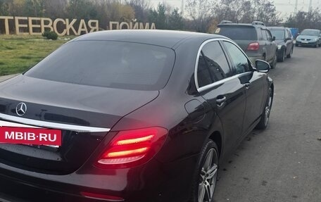 Mercedes-Benz E-Класс, 2018 год, 2 900 000 рублей, 4 фотография