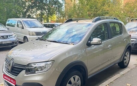 Renault Sandero II рестайлинг, 2018 год, 850 000 рублей, 1 фотография