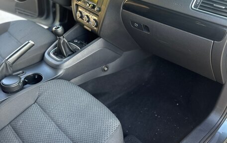 Volkswagen Jetta VI, 2011 год, 1 050 000 рублей, 13 фотография