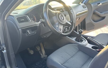 Volkswagen Jetta VI, 2011 год, 1 050 000 рублей, 11 фотография