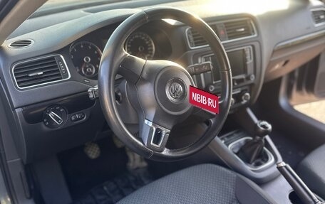 Volkswagen Jetta VI, 2011 год, 1 050 000 рублей, 14 фотография