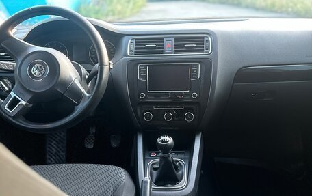 Volkswagen Jetta VI, 2011 год, 1 050 000 рублей, 22 фотография