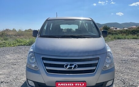 Hyundai H-1 II рестайлинг, 2014 год, 1 590 000 рублей, 1 фотография