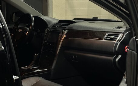 Toyota Camry, 2017 год, 2 300 000 рублей, 4 фотография