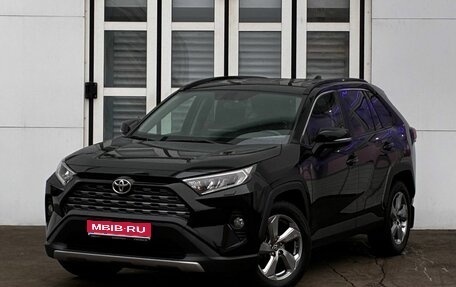 Toyota RAV4, 2019 год, 3 450 000 рублей, 1 фотография