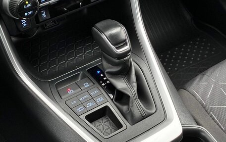 Toyota RAV4, 2019 год, 3 450 000 рублей, 10 фотография