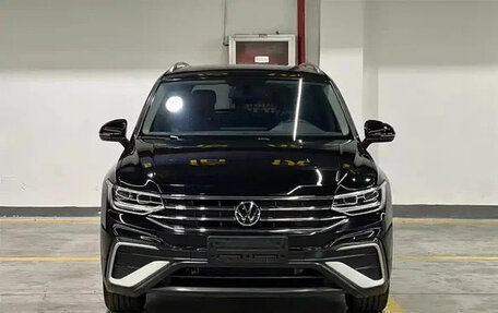 Volkswagen Tiguan II, 2022 год, 1 999 125 рублей, 2 фотография