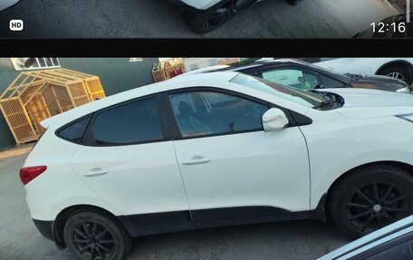 Hyundai ix35 I рестайлинг, 2013 год, 820 000 рублей, 10 фотография