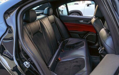 Alfa Romeo Giulia II, 2018 год, 2 750 000 рублей, 7 фотография