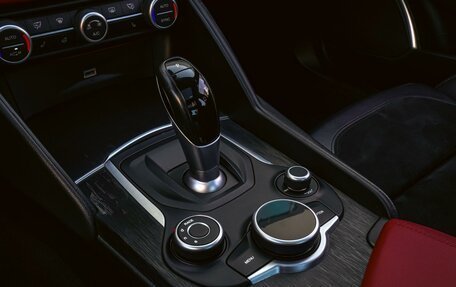 Alfa Romeo Giulia II, 2018 год, 2 750 000 рублей, 13 фотография