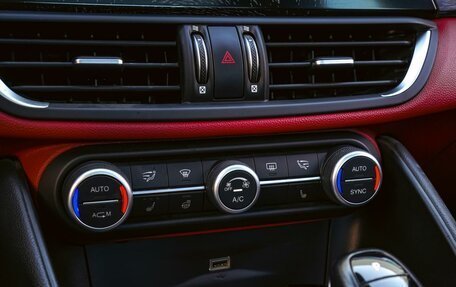 Alfa Romeo Giulia II, 2018 год, 2 750 000 рублей, 15 фотография