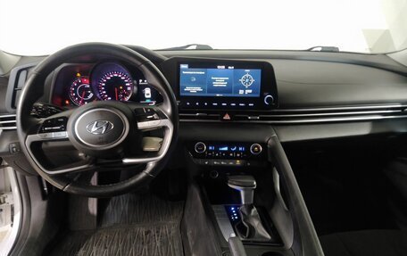 Hyundai Elantra, 2021 год, 2 250 000 рублей, 11 фотография