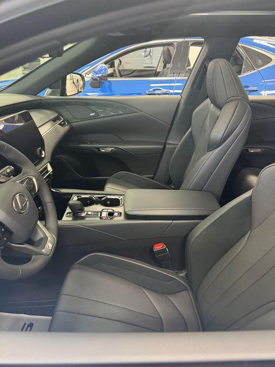 Lexus RX IV рестайлинг, 2025 год, 12 000 000 рублей, 4 фотография