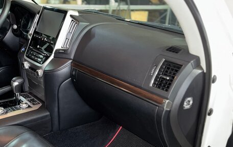 Toyota Land Cruiser 200, 2017 год, 5 300 000 рублей, 18 фотография