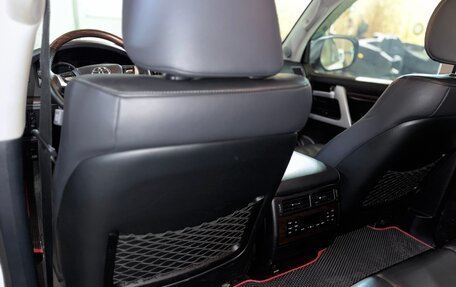 Toyota Land Cruiser 200, 2017 год, 5 300 000 рублей, 20 фотография