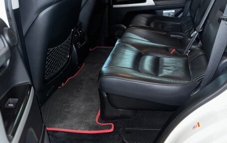 Toyota Land Cruiser 200, 2017 год, 5 300 000 рублей, 21 фотография