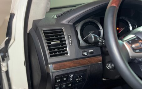 Toyota Land Cruiser 200, 2017 год, 5 300 000 рублей, 25 фотография