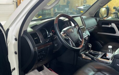 Toyota Land Cruiser 200, 2017 год, 5 300 000 рублей, 29 фотография