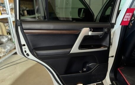 Toyota Land Cruiser 200, 2017 год, 5 300 000 рублей, 22 фотография