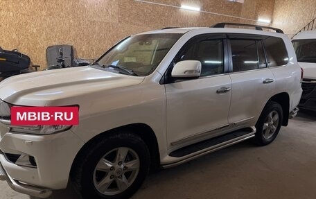 Toyota Land Cruiser 200, 2017 год, 5 300 000 рублей, 31 фотография