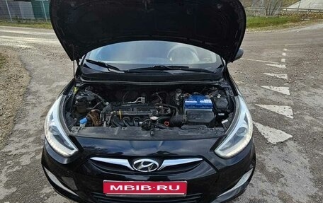 Hyundai Solaris II рестайлинг, 2013 год, 840 000 рублей, 10 фотография