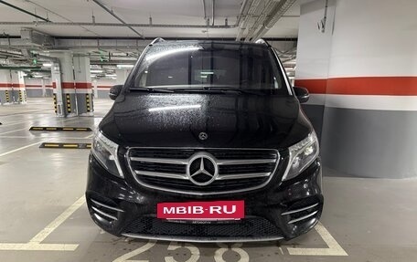 Mercedes-Benz V-Класс, 2018 год, 3 990 000 рублей, 24 фотография