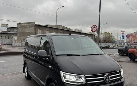 Volkswagen Caravelle T6 рестайлинг, 2018 год, 2 850 000 рублей, 1 фотография