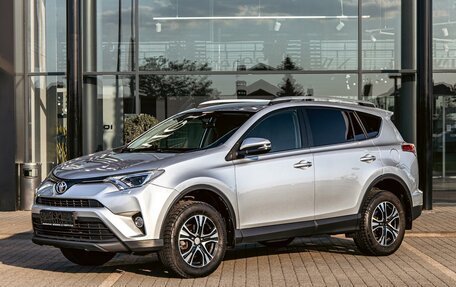 Toyota RAV4, 2019 год, 2 095 000 рублей, 1 фотография