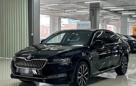 Skoda Superb III рестайлинг, 2022 год, 1 670 000 рублей, 1 фотография