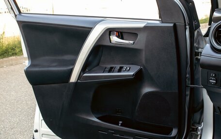 Toyota RAV4, 2019 год, 2 095 000 рублей, 12 фотография