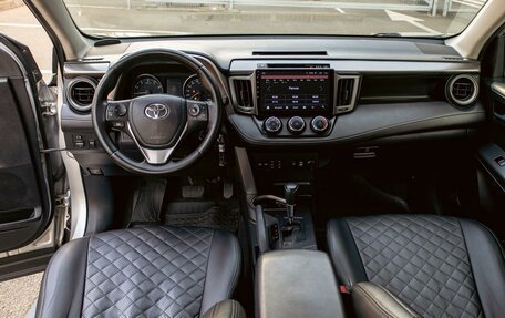 Toyota RAV4, 2019 год, 2 095 000 рублей, 15 фотография