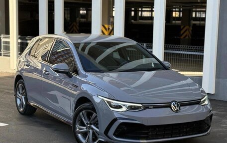 Volkswagen Golf VIII, 2022 год, 1 950 000 рублей, 2 фотография